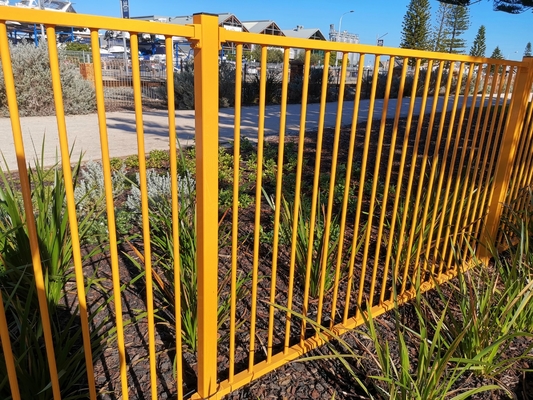 Pvc-gecoat palisade hek van roestvrij staal draadhouten hek van 10ft x 3ft