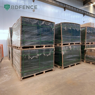 Van de Omheiningspanel welded rigid van het huis Openlucht Decoratieve Metaal 3D Buigende Gebogen Draad V Mesh Garden Fence