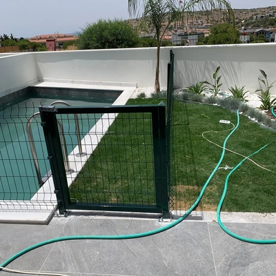 China Kleurrijke 3D Home Decoratieve Zwarte Kromme Gelast Draad Maas Tuin hek Beveiliging gegalvaniseerd PVC bedekt Maas hek Cl