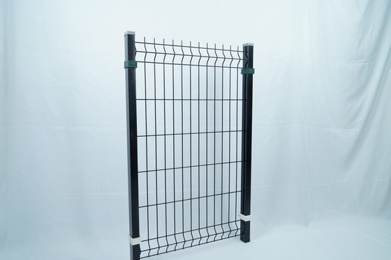 Tuin PVC bedekt met V buigend 3D gebogen gelast draad gaas hek Buiten metalen 3D hek paneel met perzikvormige post
