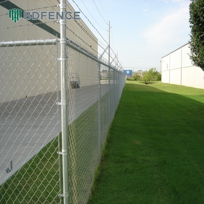 Corrosiebestendig Duurzaam Warm gedoopt gegalvaniseerd Cyclone Mesh Stof Keten Link hek Voor sportfaciliteiten