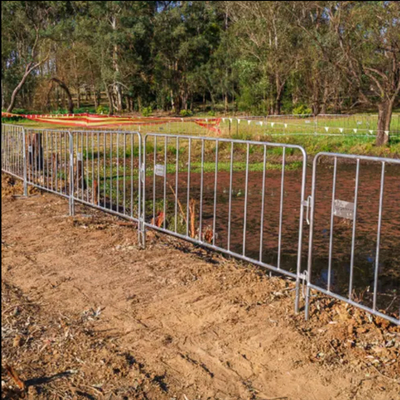 Tijdelijke wegveiligheid Traffic Crowd Control Barrier Fence met Inner Tube Distance 110mm 120mm 150mm
