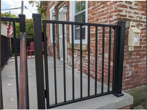 Huis- en tuinpoort van staal met buisraam