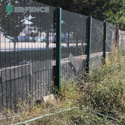 Gegrens met prikkeldraad 358 / Veiligheidshek voor luchthavens