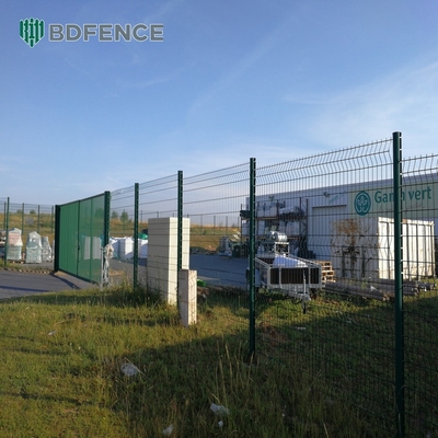 Tuin PVC bedekt met V buigend 3D gebogen gelast draad gaas hek Buiten metalen 3D hek paneel met perzikvormige post