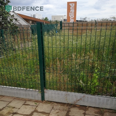 Makkelijke installatie Tuinbeveiligingsperimeter Op maat gemaakt 3D gebogen ijzeren gaas hek Perzikvorm Post hek