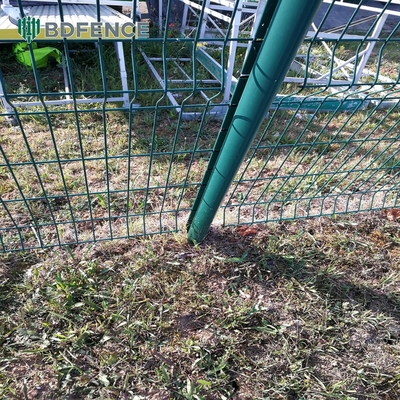 Makkelijke installatie Tuinbeveiligingsperimeter Op maat gemaakt 3D gebogen ijzeren gaas hek Perzikvorm Post hek