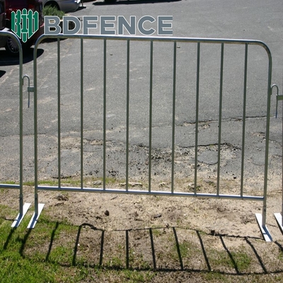 Poederbedekte 3D-modellering Crowd Barrier Fencing 1.8m hoogte