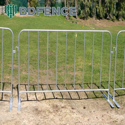 Poederbedekte 3D-modellering Crowd Barrier Fencing 1.8m hoogte