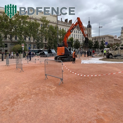 Poederbedekte 3D-modellering Crowd Barrier Fencing 1.8m hoogte