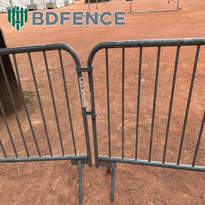 Poederbedekte 3D-modellering Crowd Barrier Fencing 1.8m hoogte