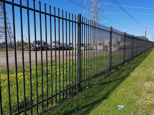 Hoge sterkte ijzeren raam Palisade Tubulaire hek Beveiligings hek Paneel Vierkante gat Hot Dip Voor oprit poorten