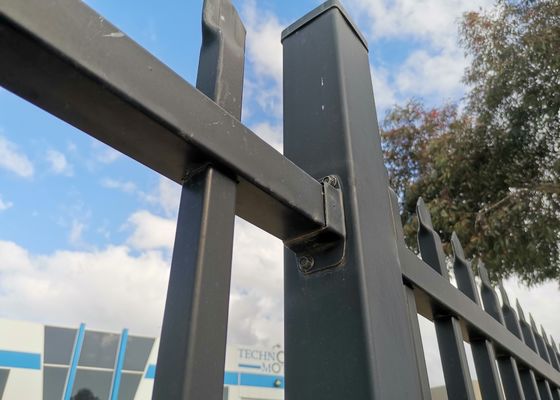 Hoge sterkte ijzeren raam Palisade Tubulaire hek Beveiligings hek Paneel Vierkante gat Hot Dip Voor oprit poorten