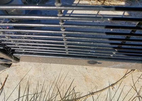 4.0mm Pvc Met een laag bedekte Luchthavenveiligheid die 76.2*12.6mm het Metaal van de Gatengrootte schermen