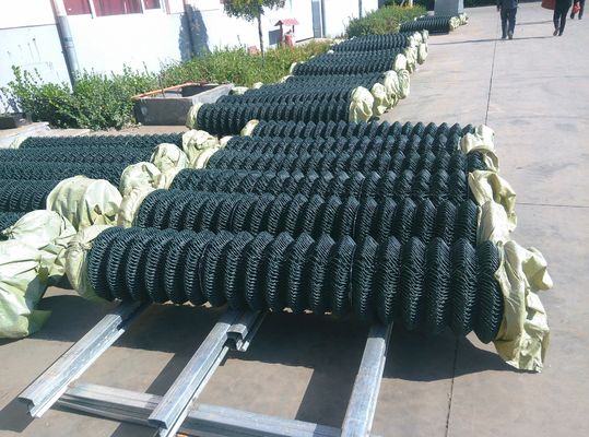 PVC-gecoate ketenverbindingshekpanelen in zwart voor traliespoorten