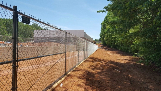Corrosiebestendig Duurzaam Warm gedoopt gegalvaniseerd Cyclone Mesh Stof Keten Link hek Voor sportfaciliteiten
