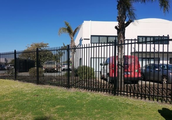 Australische standaard buisvormig hek geperst speer top beveiliging staal pikket garnizoen hek