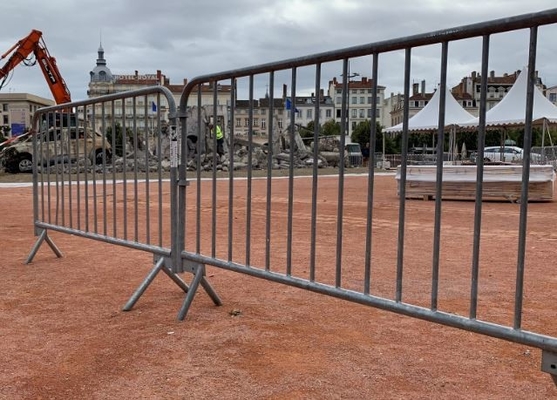Plastic Galvanized Steel Aluminium Crowd Control Barricade Fence Mobiele Opvouwbare Veiligheid Voetgangersbarrière Event Concert