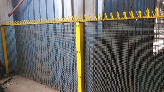 2.2m Hoogte Anti beklim Veiligheid Schermend 358 Pvc Met een laag bedekte Groene Kleur met h-Type Post
